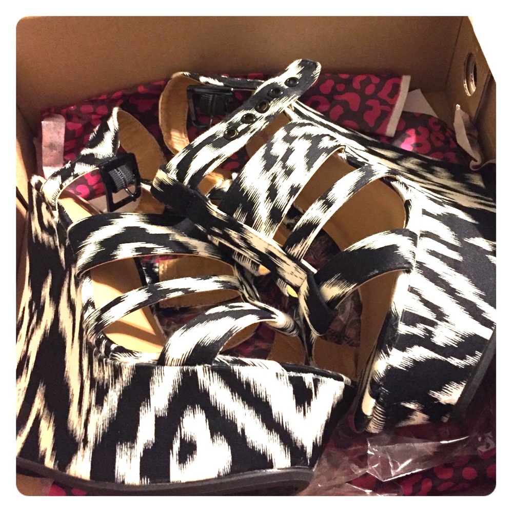 Dollhouse zebra heels